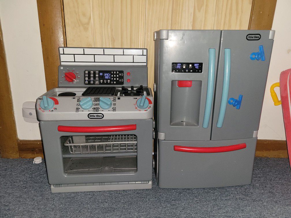 Fisher Price Oven And Fridge Set. (Sounds And Lights Work Great Like Brand New!)