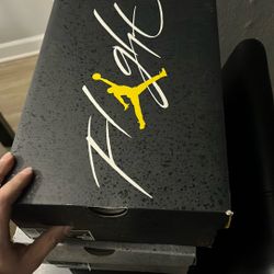 Jordan 4 Yellow Thunder