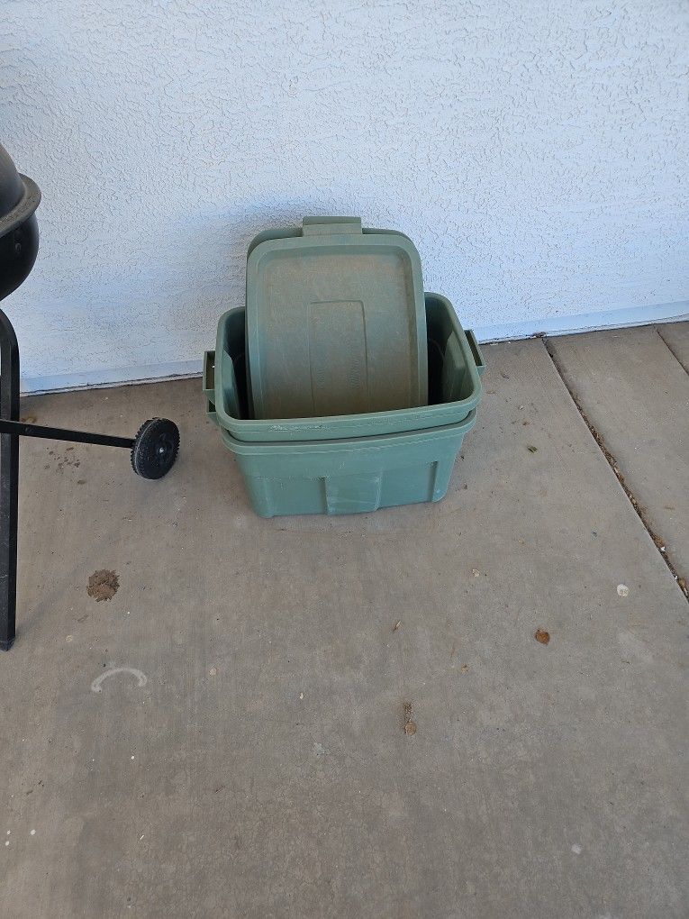 2 Rubbermaids 24x16x12.5Inch In Chandler