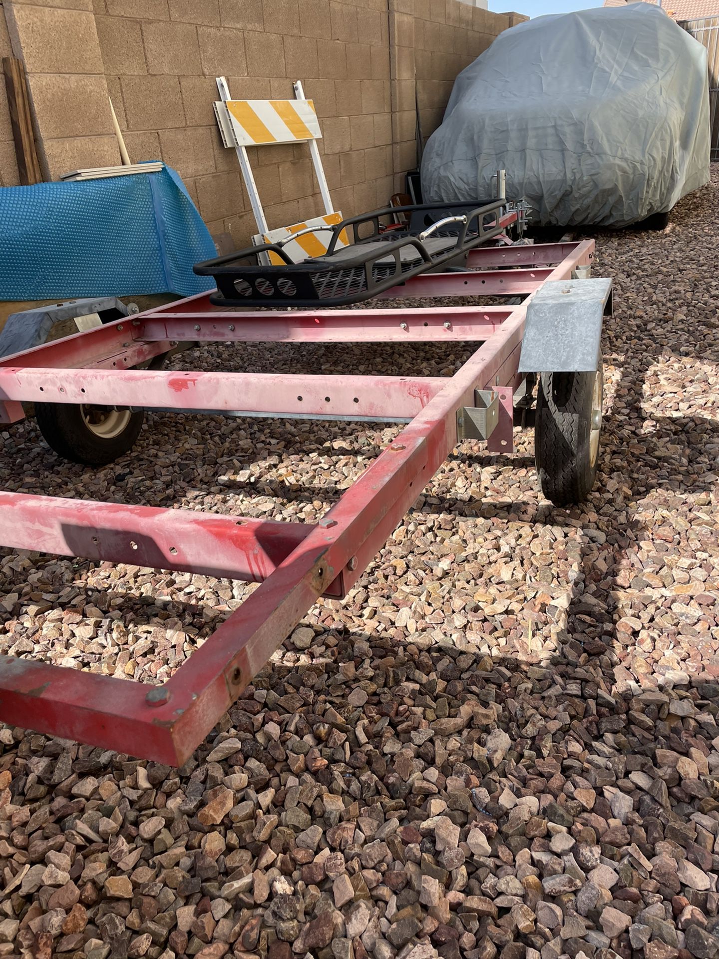 Trailer Fold Up For Storage Als48 inTrailer Fold Up For Storage A48 inchesFrom the carrying area to the hitch wide 108 inches for length I am +78 inch