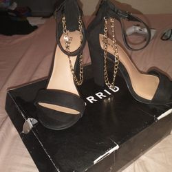 Black Heels With gold Chain