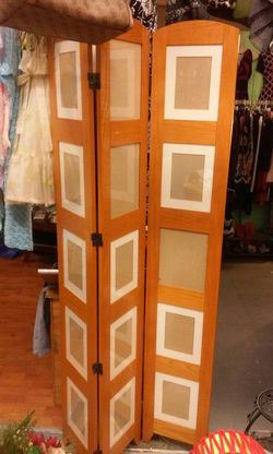 Tri folder picture holder