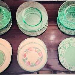 12-Villeroy & Boch Summerhouse Plates & 6 Charger Plates