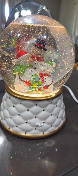 Limited Edition Scentsy Snowglobe 2019