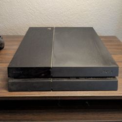 PS4 500gb And 2 Controllers