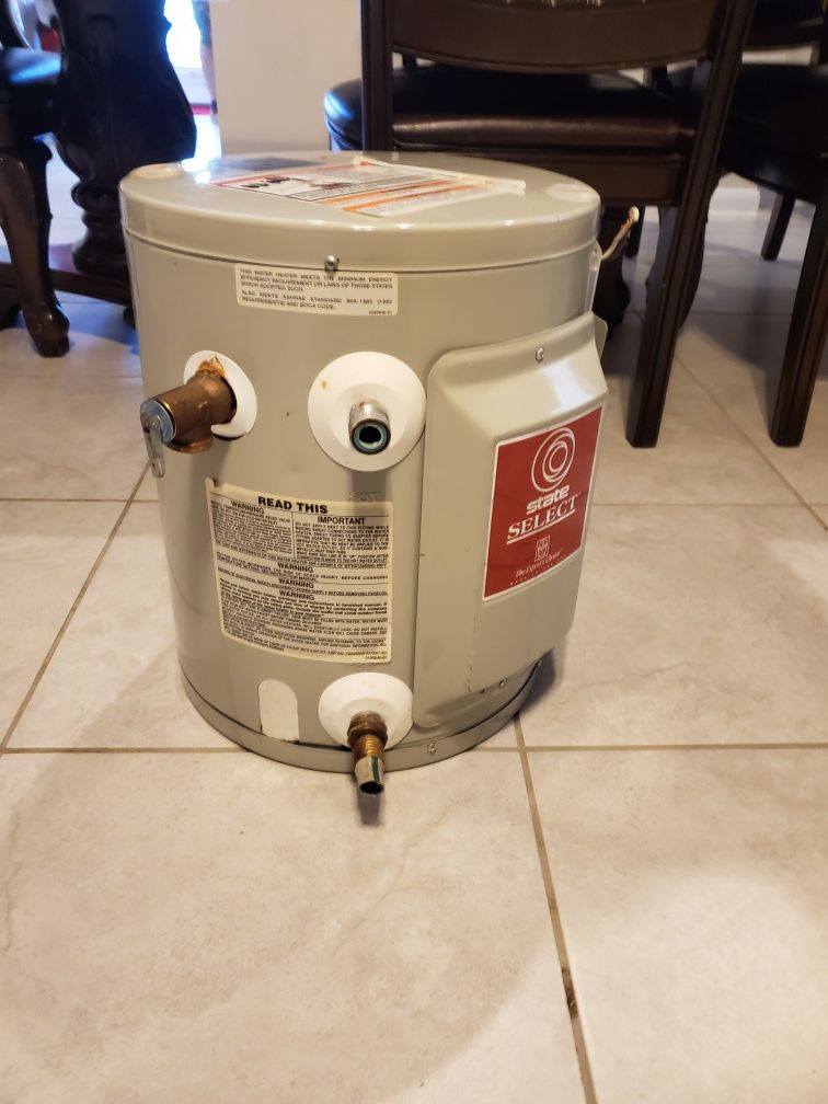 Electric water heater LIKE NEW CONDITION