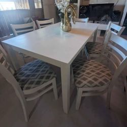 Dining Table And 6 Chairs 