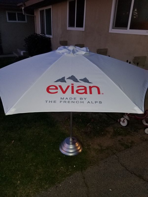 EVIAN 8FT PATIO UMBRELLA WITH STAND for Sale in Sylmar, CA OfferUp