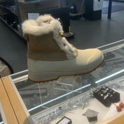 Woman’s Sperry Boots 