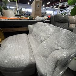 Brand New Oversized Accent Chair Aiden&Ivy From Costco