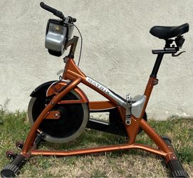 Matrix Commercial Spin Bike – Gym Quality Indoor Cycle