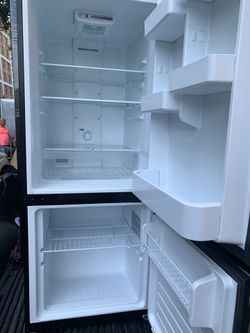 Nevera avanti de 24” freezer abajo