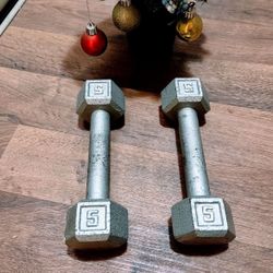 Cast Iron hex 5 lb dumbbell set Total 10 lb (Pick up🛒 In Bellevue) *Check out my Other Posts 💕
