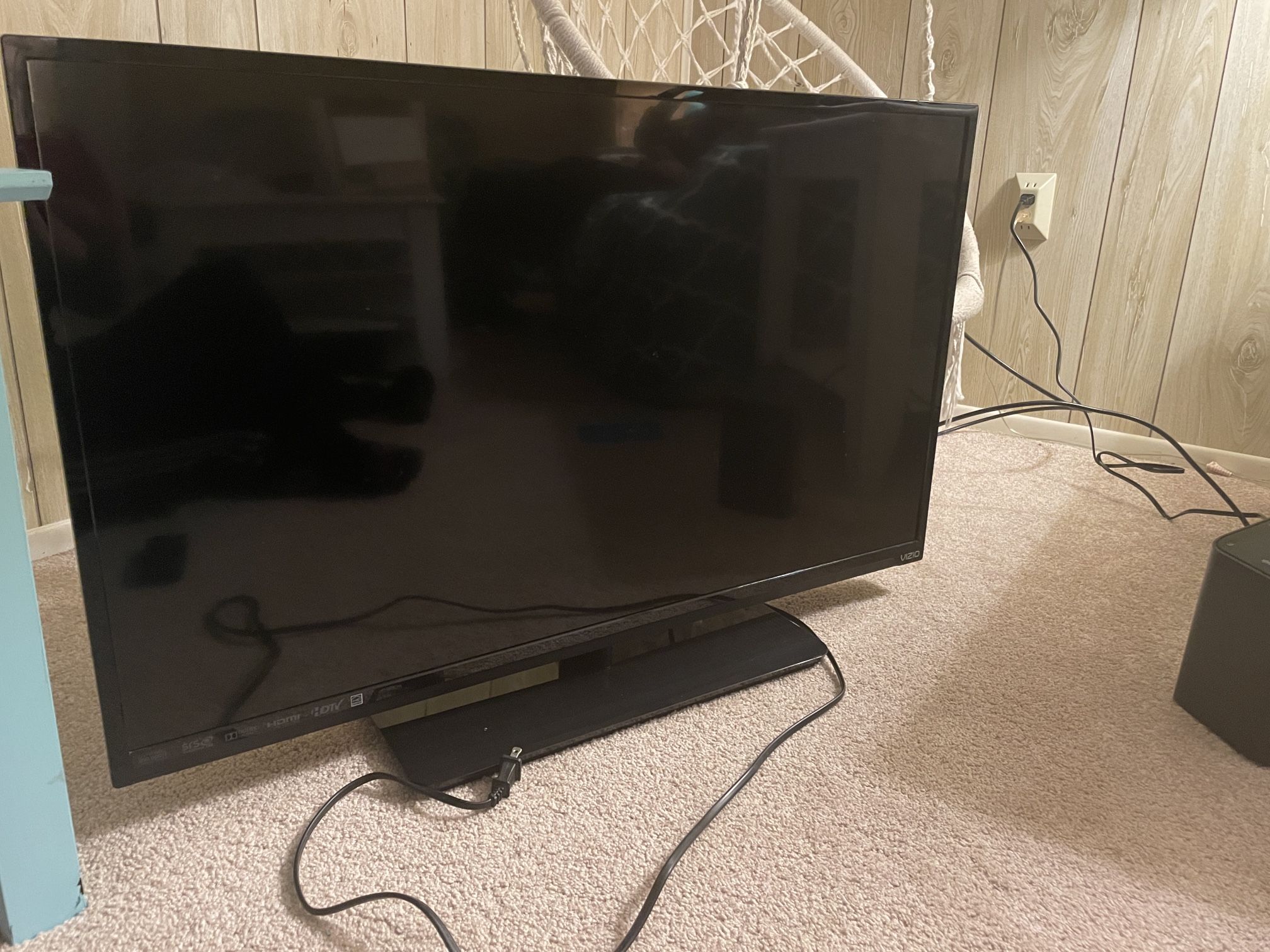 40 inch Flat Screen TV Vizio With Remote