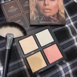Huda Beauty Highlight Pink Sands