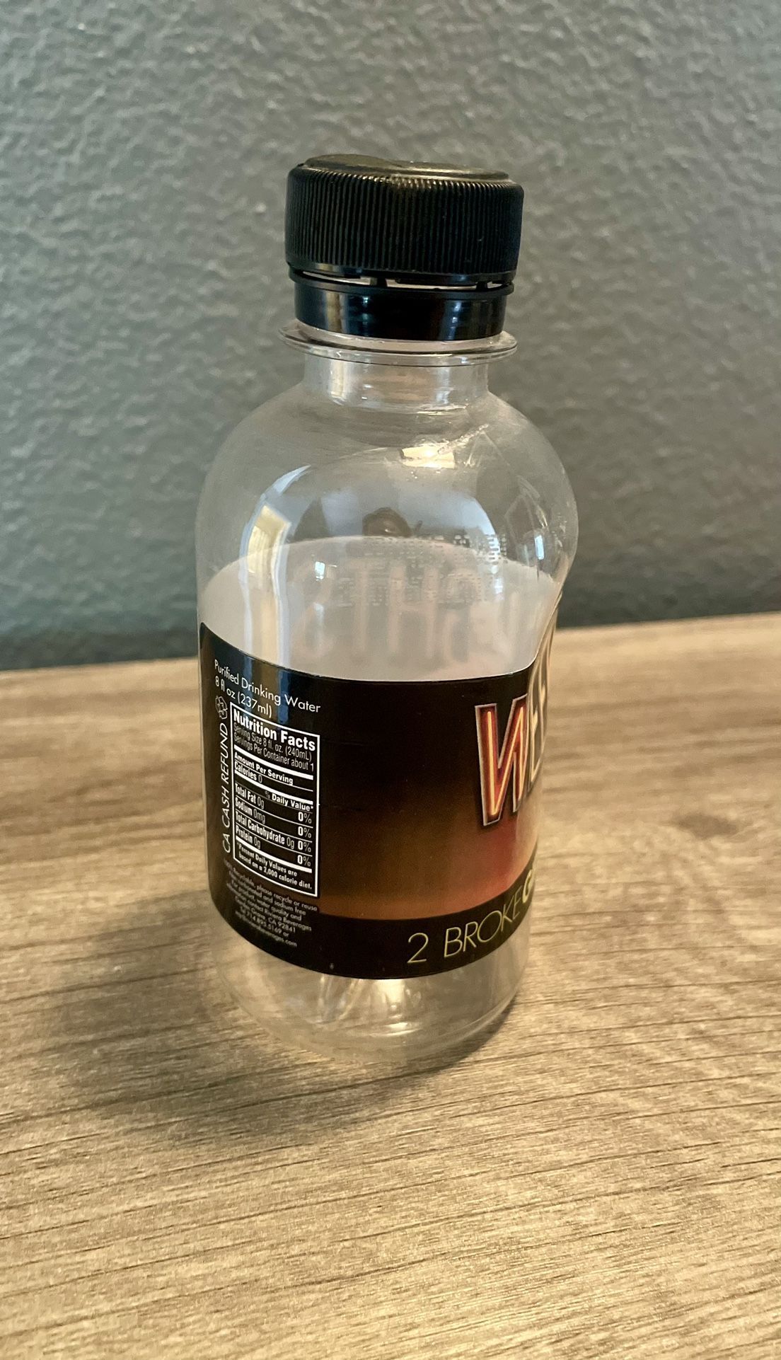 Two Broke Girls Final Season (Season 6)Cast & Crew Set Water Bottles