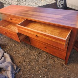 Ethan Allen Dresser With Mirror
