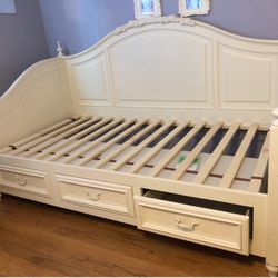 Day Bed with Mattress
