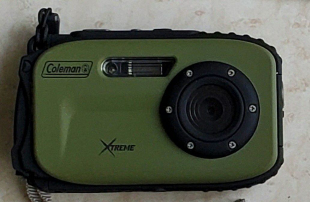 Coleman Xtremre C5EP 12.0 MP 33 ft Waterproof Digital Camera - Great Condition and many extras