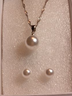 White Pearl and Earrings Necklace set