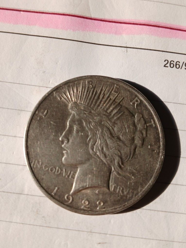 1922 SILVER PEACE DOLLAR 