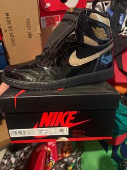 Air Jordan 1 Retro High OG Black Metallic Gold Size 10