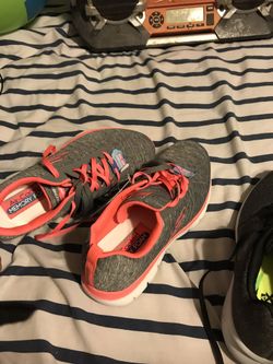 Skechers tennis shoes $25 each size 8