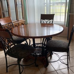 Dining Room Tabl And Chairs 