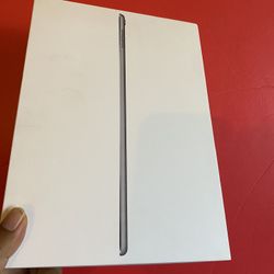 Apple IPad Pro 9.7” (Retina / Touch ID/ Latest IOS 15) 32GB with Bluetooth keyboard & Accesories (Apple Pen compatible)