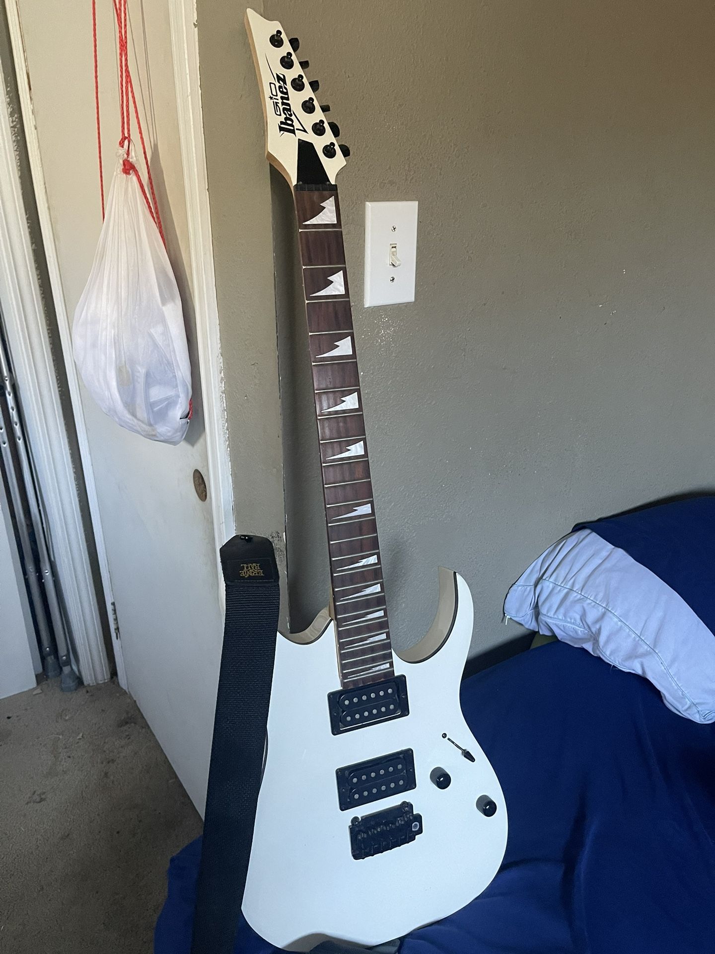 White Ibanez GRGR120EX