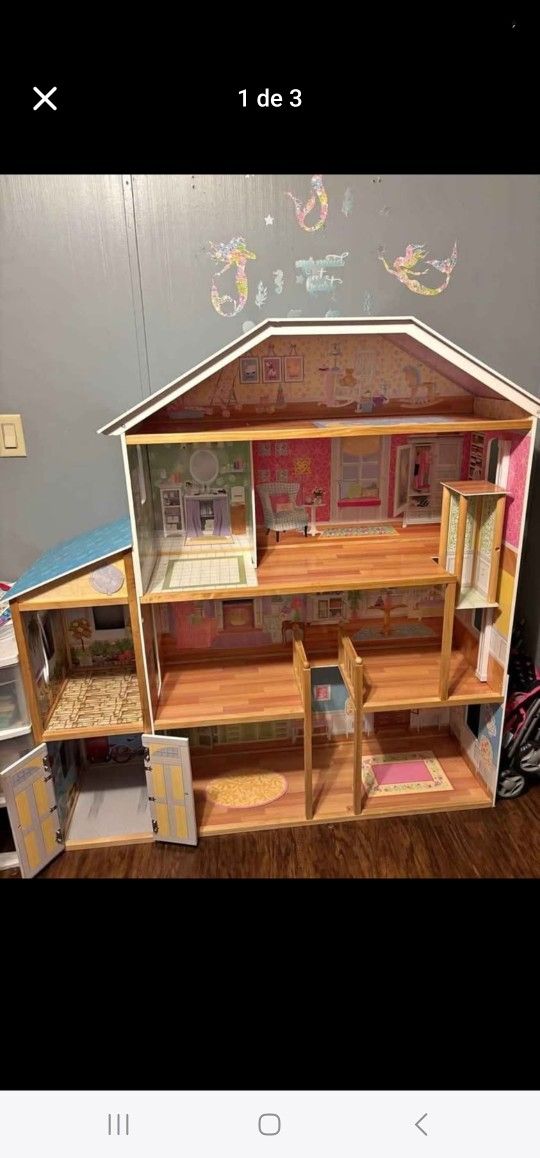 Little dollhouse.