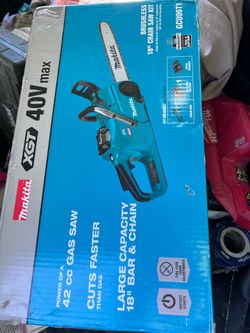 Makita XGT 18 in. 40V max Brushless Electric Cordless Battery Chainsaw Kit (5.0Ah)$500