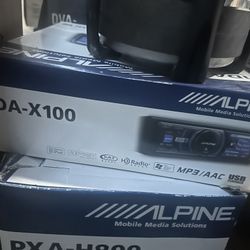 Alpine iDA-X100 And Alpine Cha-s634 for Sale in Pomona, CA - OfferUp