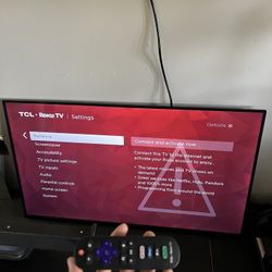 TCL ROKU TV WITH REMOTE