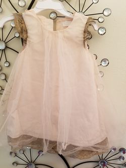 Beautiful tulle dress with a gold sleeves
