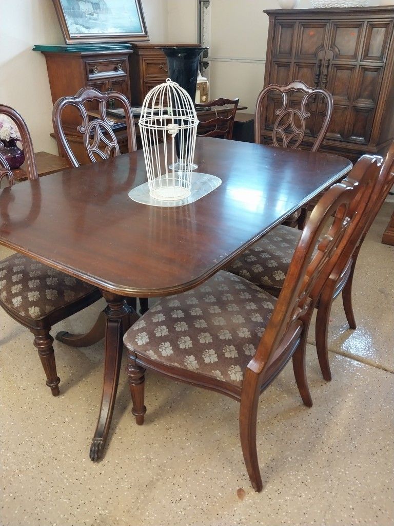 DINING ROOM TABLE