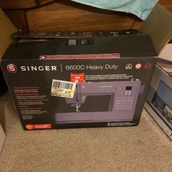 Singer Sewing Machine 