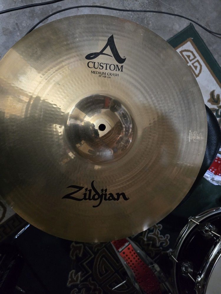 Zildjian A custom 19 Medium Crash