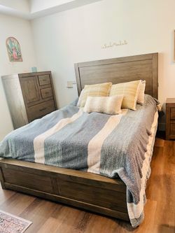 Queen Bed