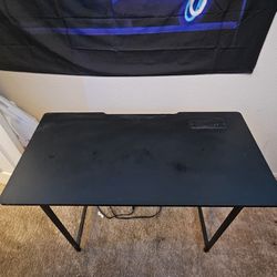 40 Inch Computer Desk With 2 USB Charching Ports 