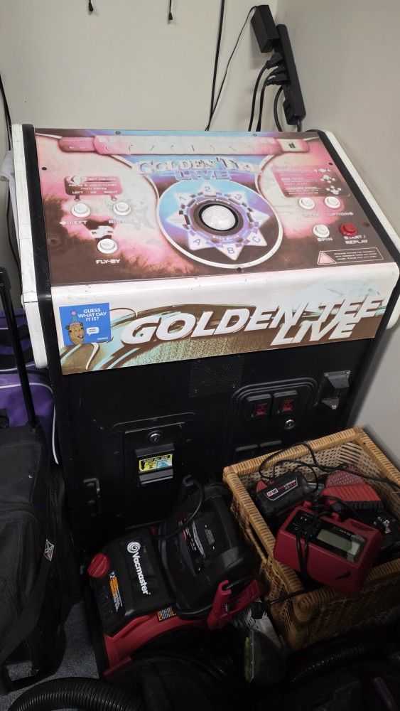 GOLDEN TEE ARCADE