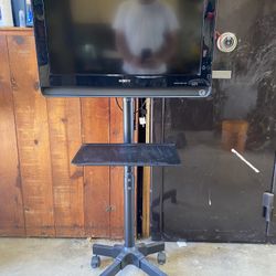 26” Sony Flat Screen Tv On Stand 