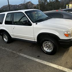 2000 Ford Explorer 