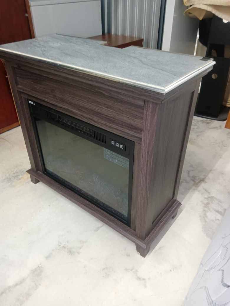 Della Electric Fireplace With Remote for Sale in No Fort Myers, FL - OfferUp
