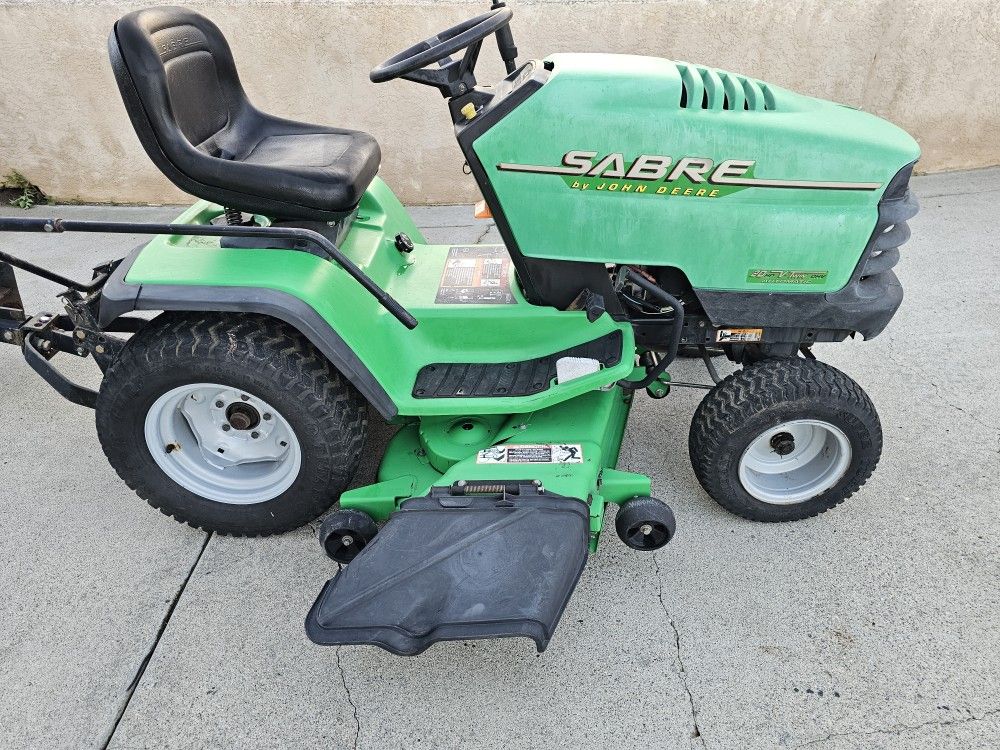 John Deer Sabre 2048HV