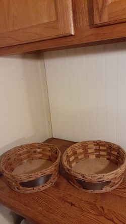 Two Vintage Pyrex Casserole Dish Wicker Round Basket Leather Handles Corning