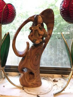 Angel figurine 10 inc tall and 5 inc wide