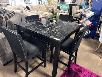 Stunning black dining set! 📲🚨 Easy Financing!