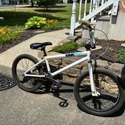 20” kink curb bmx bike excellent condition ready to ride $200