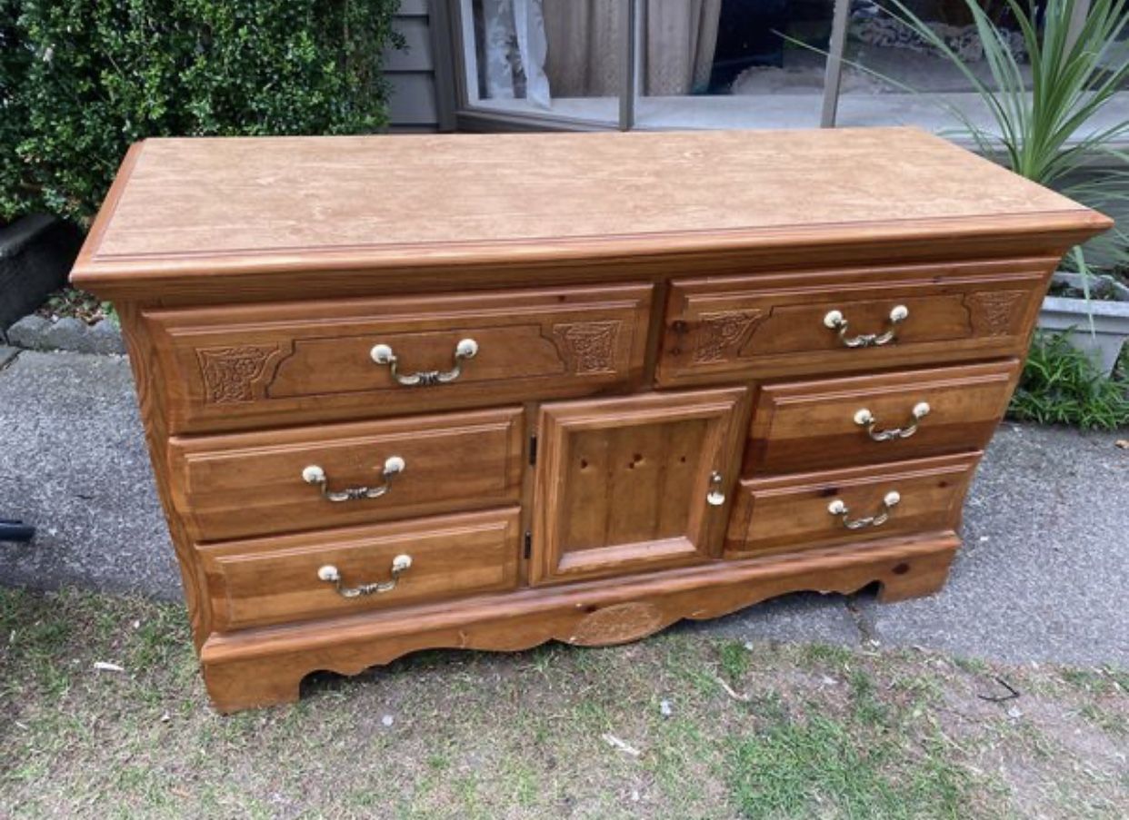 Dresser